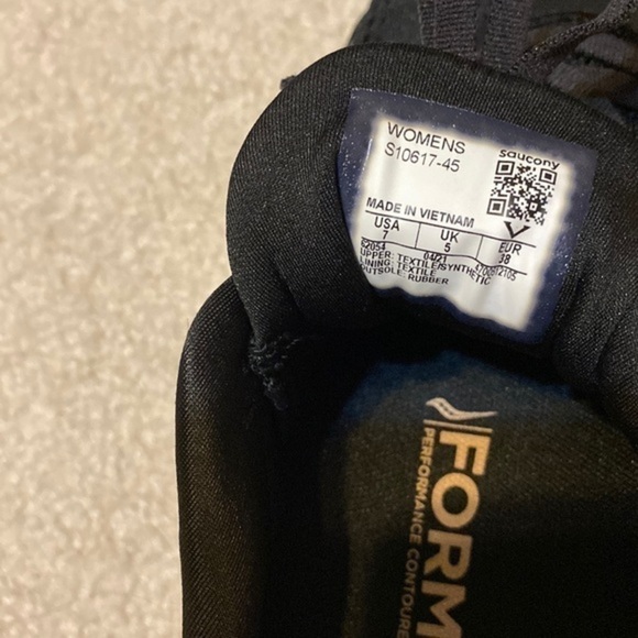 SAUCONY Women Freedom 4 Running Shoe in Black/Sunset Size 7 - Picture 8 of 8